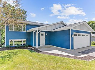 220 Meadow Dr, Loretto, MN 55357