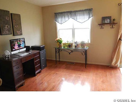 5th image of 410 Burch Farm Dr