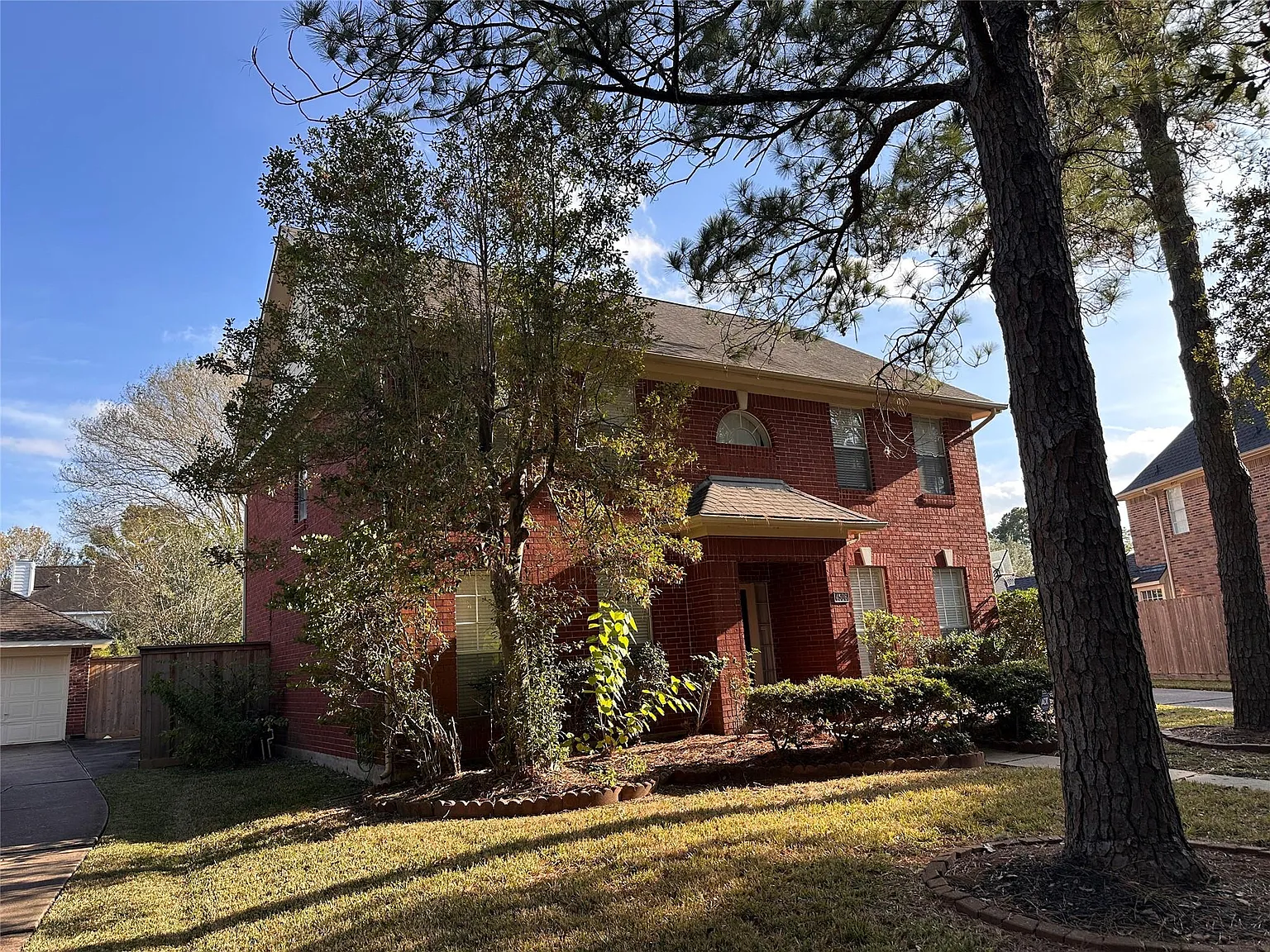 4 bed, 2.5 bath, 2396 sqft, $2,390 — Photo 3