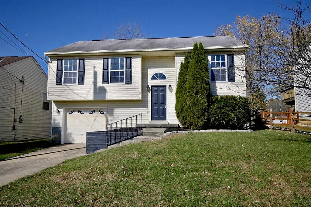 1036 Fallbrook Dr photo 1