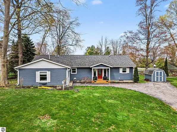 3718 Peninsular Shores Dr, Grawn, MI 49637