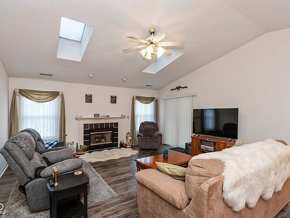 4th image of 5933 Woodcote Dr