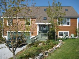 81 N Point Rd, Isle La Motte, VT 05463