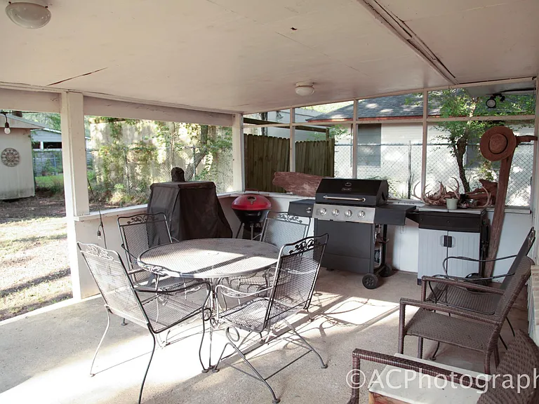 6051 Government St — Photo 14