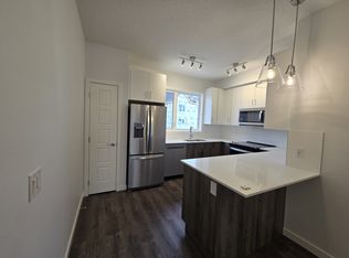 850 E Belmont Dr SW, Calgary, AB T2X4A6