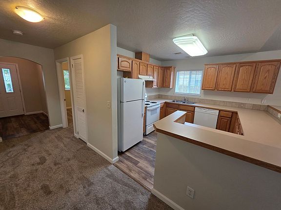 5th image of 2940 Matt Dr