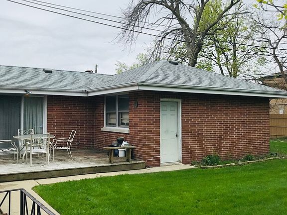 3rd image of 6644 N Avers Ave