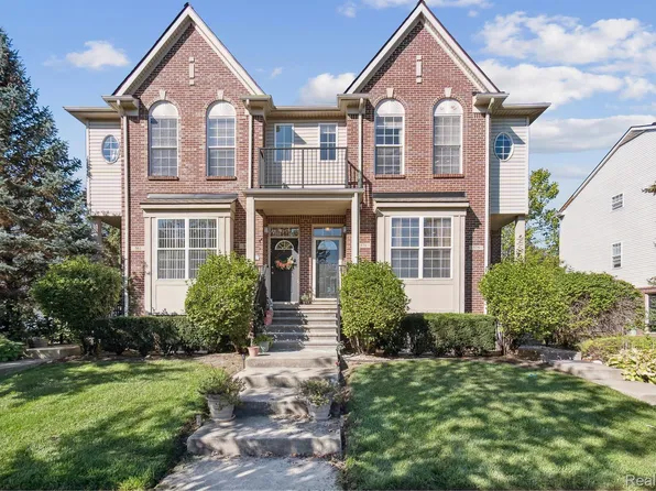 571 Summerfield Dr, Westland, MI 48185