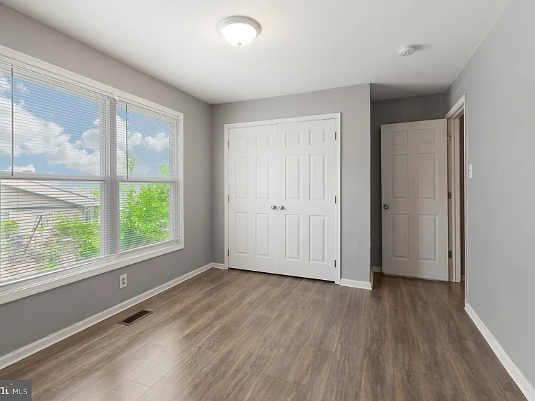 1719 Ridge Ave — Photo 16