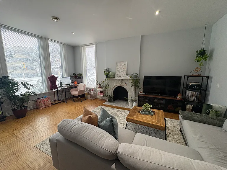 262 James St S #101 — Photo 6
