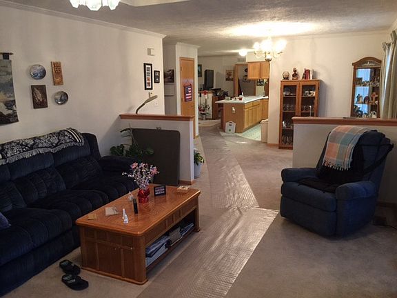 3rd image of 601 E 7th St