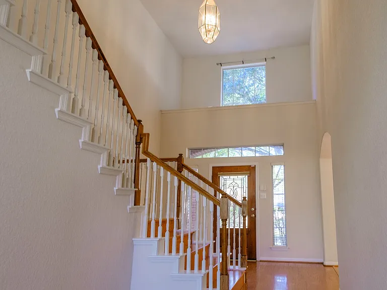 2918 Five Oaks Dr — Photo 17