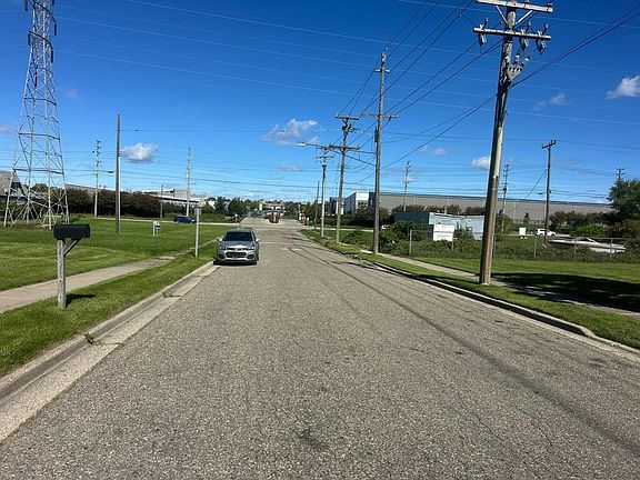 5th image of 396 Highland Ave