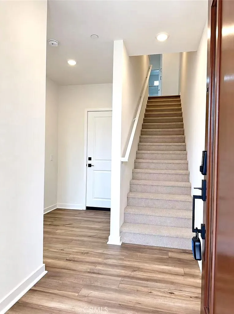 4 bed, 1729 sqft, $4,200 — Photo 2