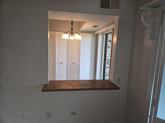4th image of 250 W Parliament Pl APT 313