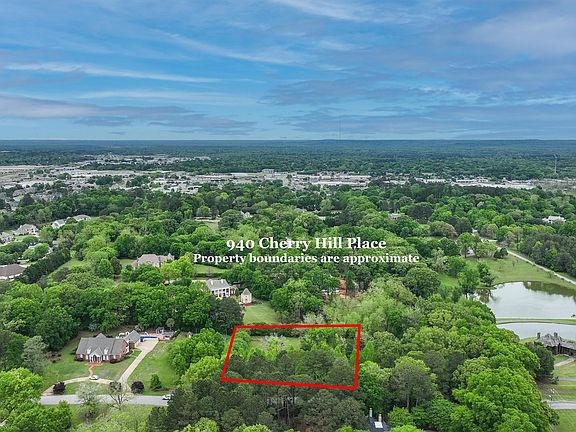 3rd image of 940 Cherry Hill Pl