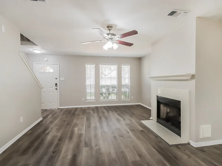 18450 Hollow Oaks Cir — Photo 6