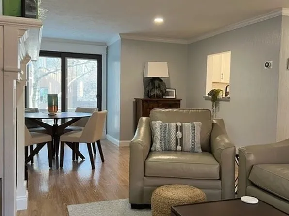 15 W Parish Ct, Haverhill, MA 01832