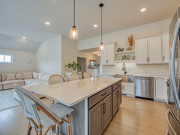 4th image of 35 Metacomet Rd #35