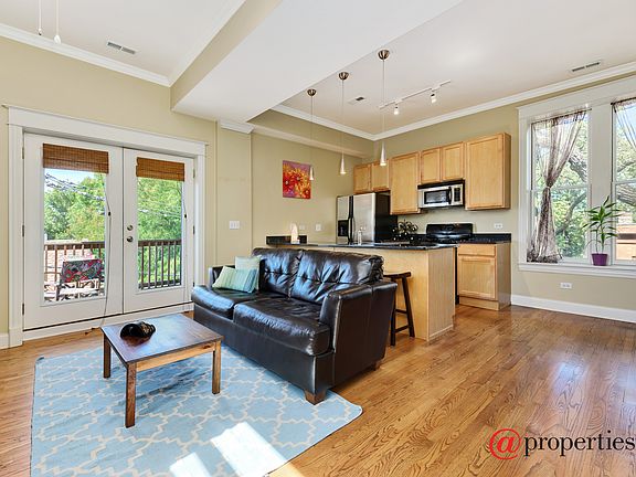 4th image of 924 N Hoyne Ave #3W