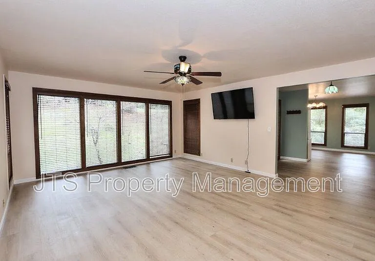 2812 Centennial Ct — Photo 7
