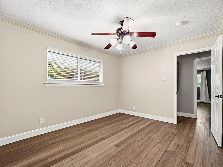 11102 Endicott Ln — Photo 23