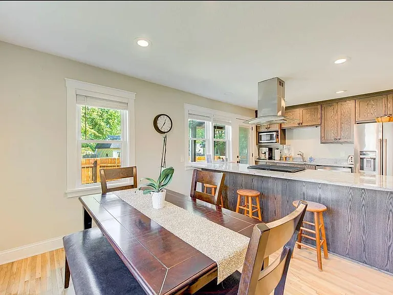 2531 Maple Ln W — Photo 10