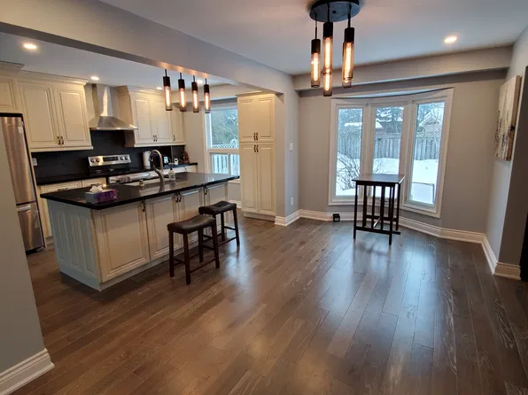 79 Quance St, Barrie, ON L4N 7M4