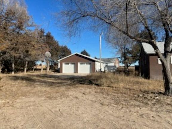 3rd image of 9461 N HIGHWAY 83