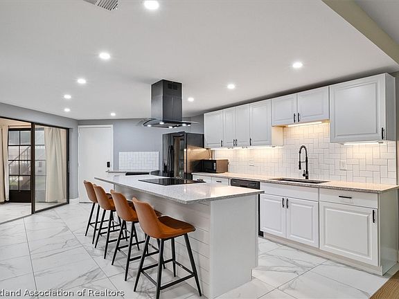 5th image of 6010 Matanzas Dr