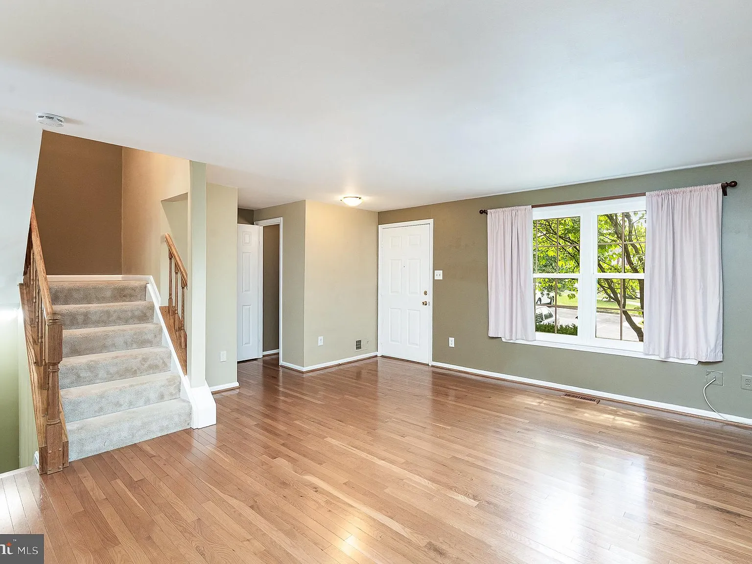 3 bed, 3.5 bath, 1712 sqft, $2,800 — Photo 4