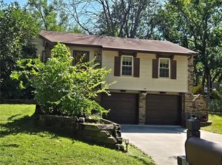 812 NW Buckingham Pl, Blue Springs, MO 64015