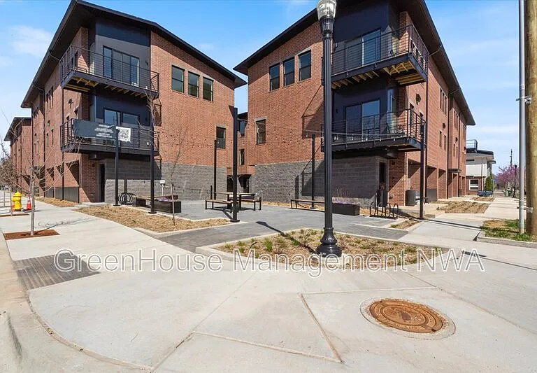 627 SW C St — Photo 24