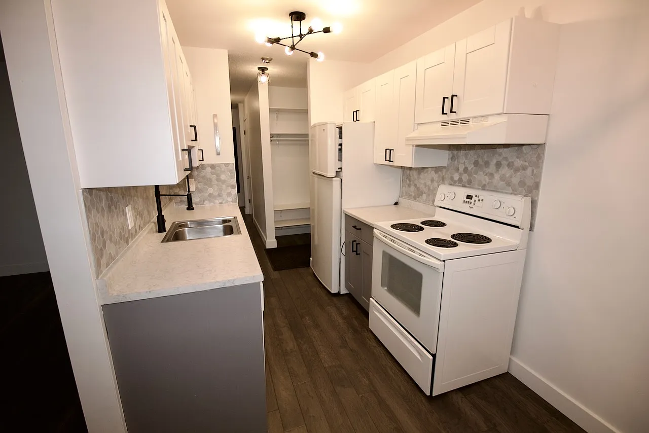 Oliver 2 Bed 1 Bath with Balcony Condo For Rent Edmonton — Photo 3