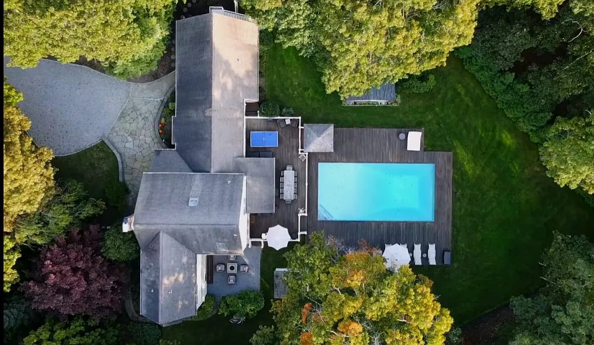 Beautiful Family Home w Pool in Wainscott - 5min Drive to Beach — Photo 1