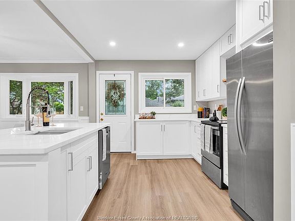 4th image of 465 Greendale Dr