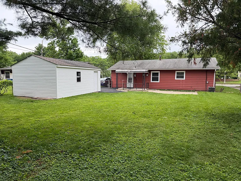 886 Lancaster Ave — Photo 3