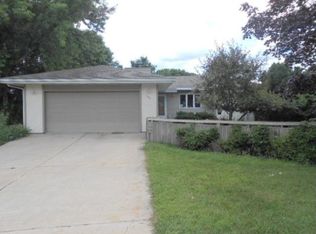 500 Reid Dr, Mount Horeb, WI 53572