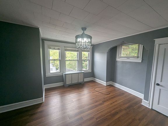 3rd image of 821 Rader Ave