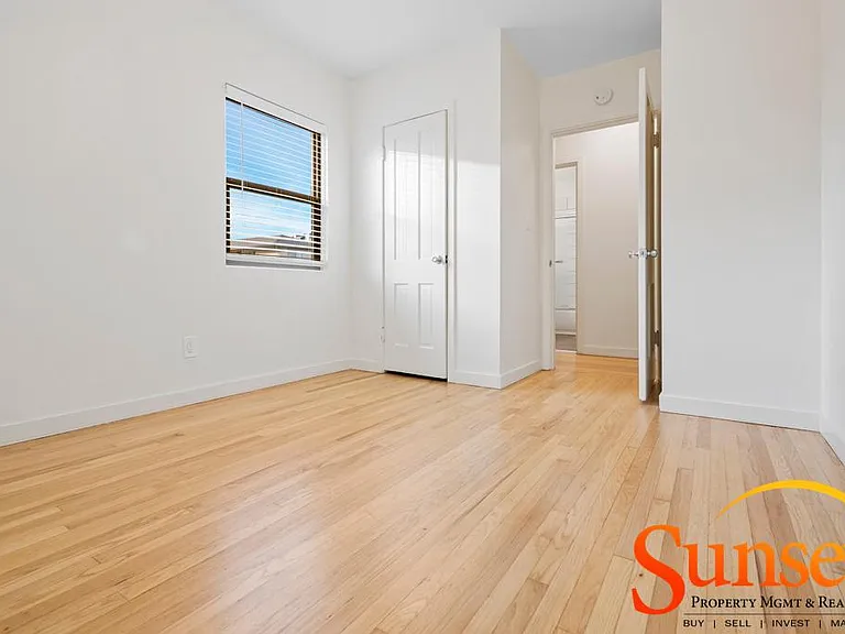 4417 Illinois St — Photo 8