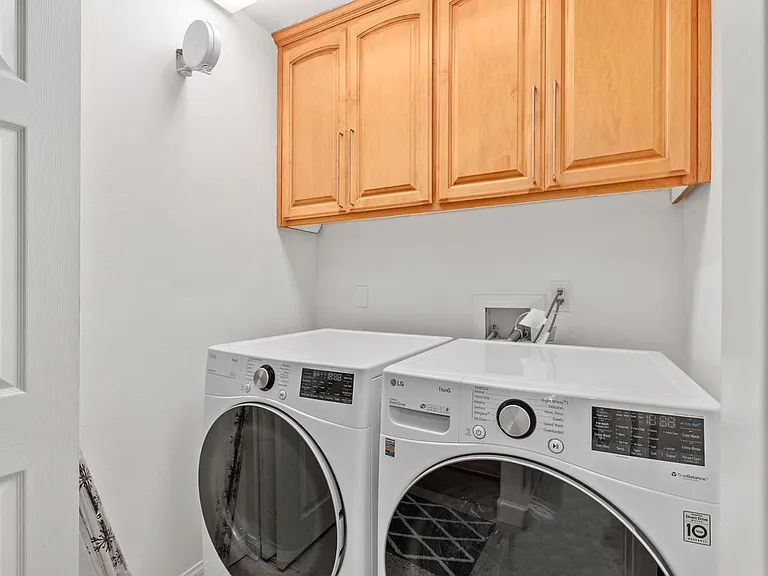 2341 Manchester Ave — Photo 22