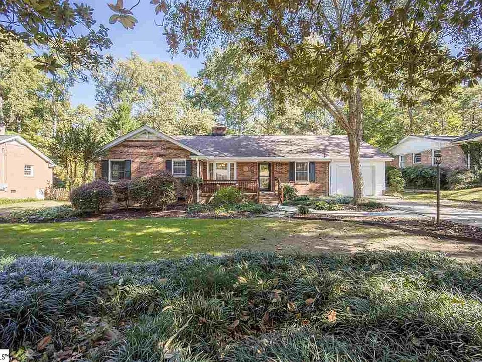 1st image of 20 Windemere Dr