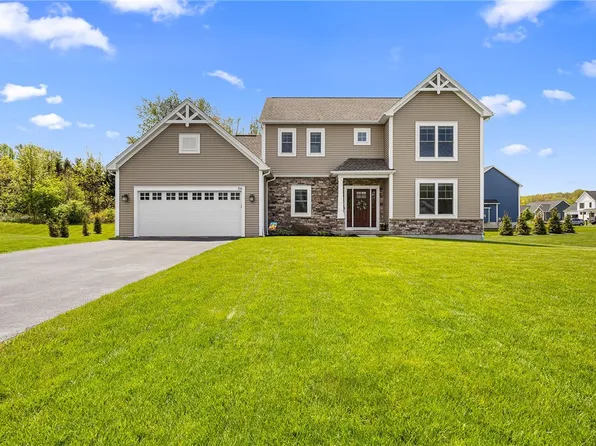56 Knightbridge Cir, Penfield, NY 14526