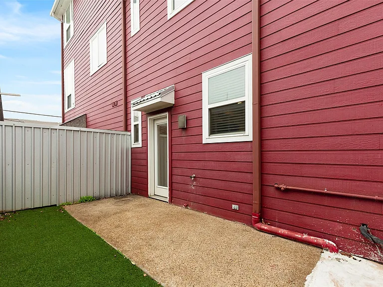 4311 Hartford St #D — Photo 6