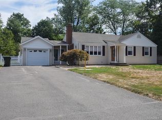 16 Alexander Dr, East Hartford, CT 06118