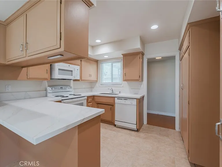 9230 Larkspur Dr — Photo 4