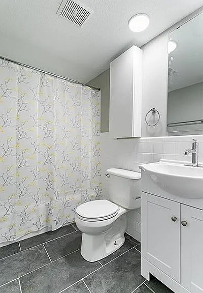Asheville Arms Apartments — Photo 12