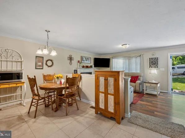 407 Freeze Rd, Linden, VA 22642