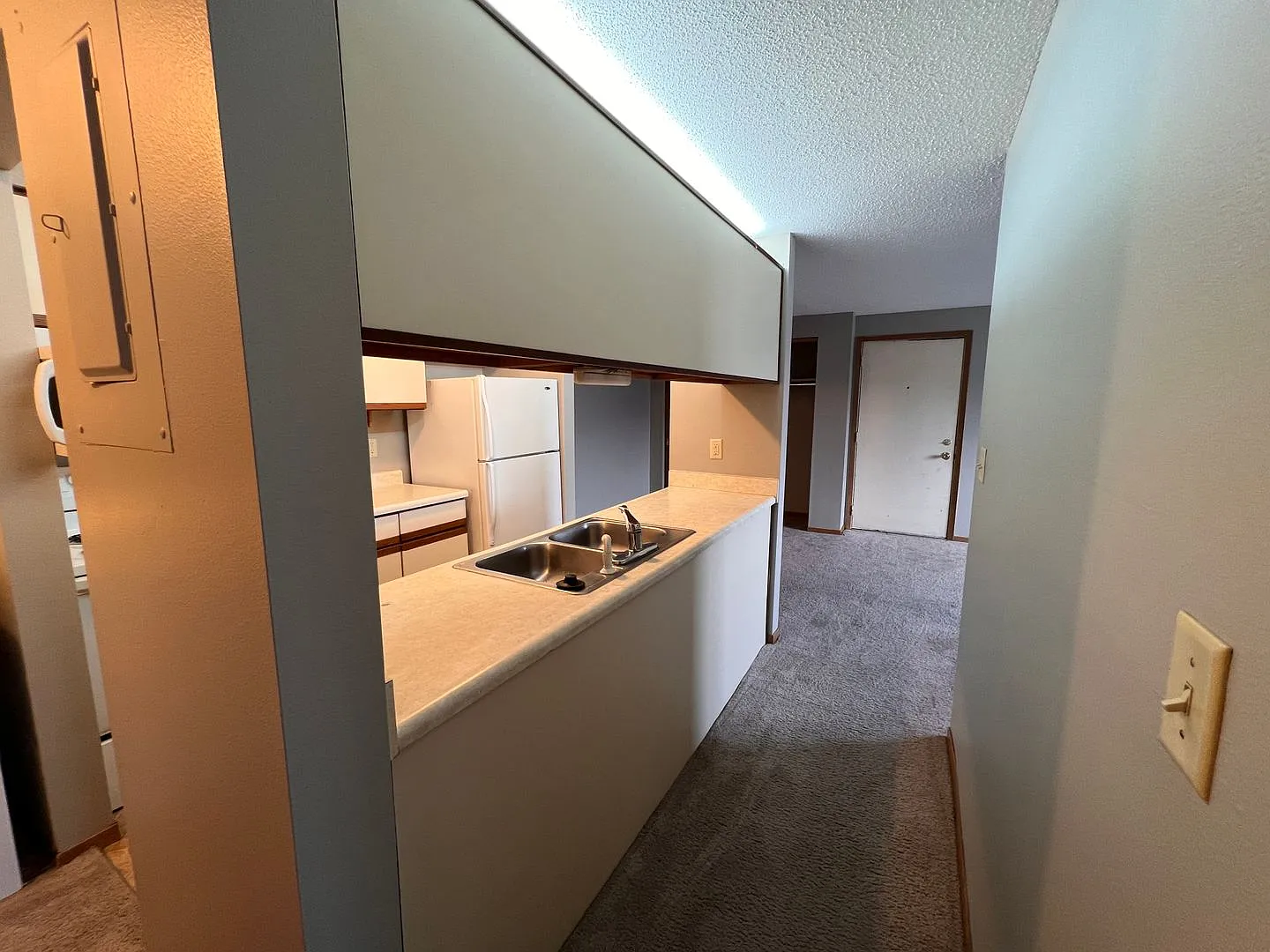 Spacious 2 bedroom 1 bath on Benton Dr. in Iowa City! — Photo 4