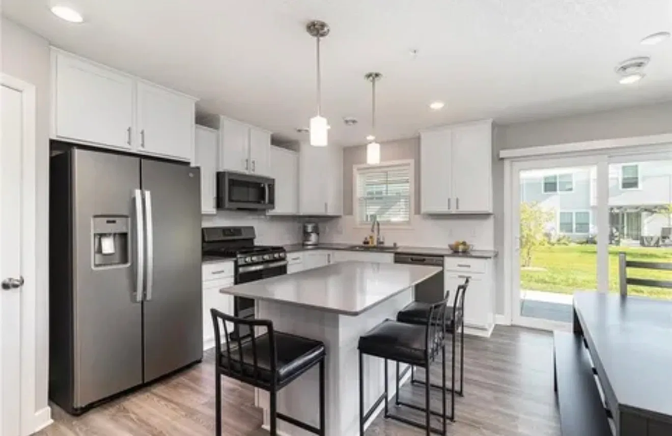 3 bed, 2.5 bath, 1837 sqft, $2,730 — Photo 3